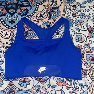 WOMEN'S NIKE AIR DRI-FIT SWOOSH 1-PIECE PAD KEYHOLE MEDIUM-SUPPORT SPORTS BRA